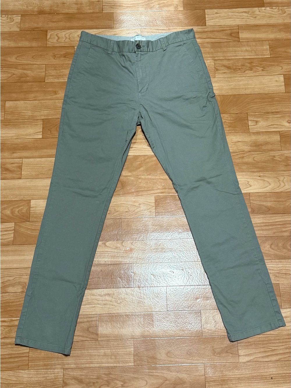 Primark Men's Chino Pants in Sage Green